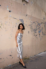 Load image into Gallery viewer, Ichi Bandeau Metallic Midi Dress
